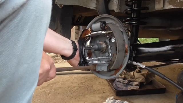 Škoda Felicia oprava zadních brzd. смотреть онлайн