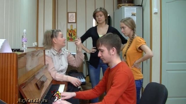 Урок вокала. Открытый и закрытый звук в двух регистрах.Упражнение смотреть онлайн