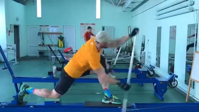 Иван Штыль тренируется в сухом бассейне смотреть онлайн