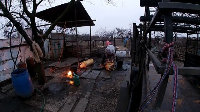 Зарезал 2 свиньи сразу. смотреть онлайн