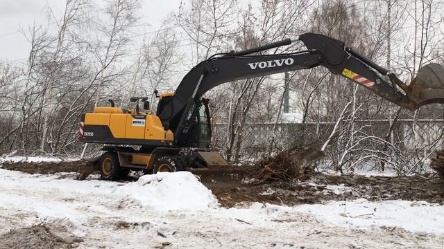 Колесный экскаватор Volvo205 смотреть онлайн