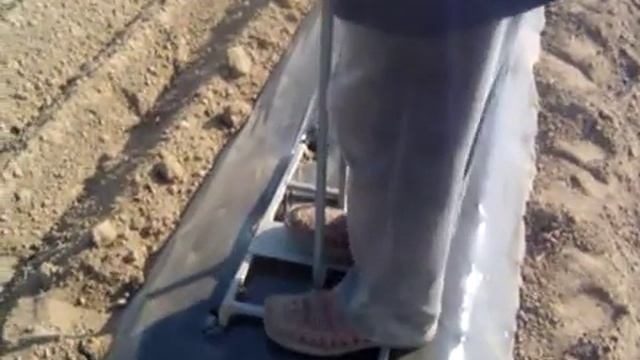 приспособление для лунок при посадке клубники смотреть онлайн