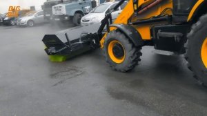 Дорожная щетка Импульс SP2400G. Экскаватор-погрузчик JCB 3CX. Backhoe loader JCB 3CX