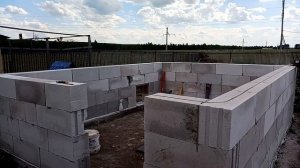 Курятник из газобетона . Возводим стены .