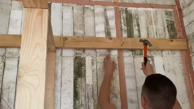 Мини дом бытовка 3х6 жена приехала посмотреть процесс строительства #минидом #маленькийдом #tinyhou смотреть онлайн