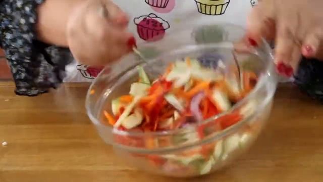 Салат из кабачка. Как приготовить салат из кабачка. смотреть онлайн