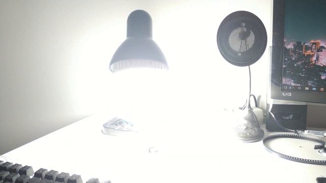 Super Quick LED Bulb Comparison - 40W vs 15W смотреть онлайн