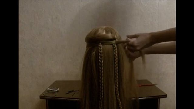 Красивое плетение на средние и длинные волосы.Прическа на каждый день в школу, на работу. смотреть онлайн