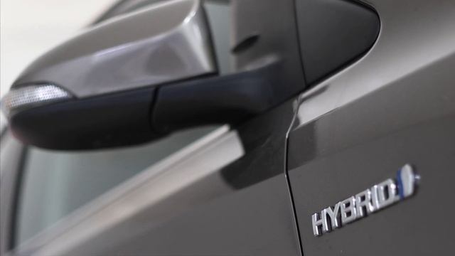 Toyota Auris Touring Sports 1 8 140H Feel Edition смотреть онлайн