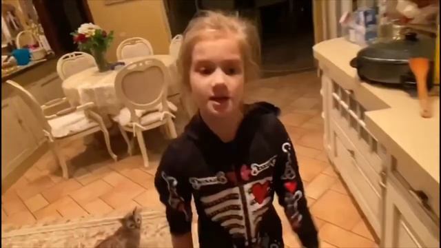 Школьные лайфхаки - омлет в кружке. Быстрый завтрак за 2 минуты. смотреть онлайн