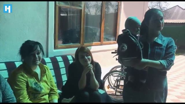 Матери Беслана, с группой крови на рукаве, на растрескавшейся земле ... смотреть онлайн