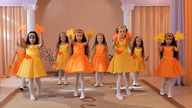 "Листья желтые над городом кружатся..." смотреть онлайн