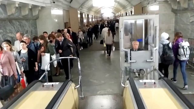 Метро Белорусская, наземный вестибюль, спуск в метро смотреть онлайн