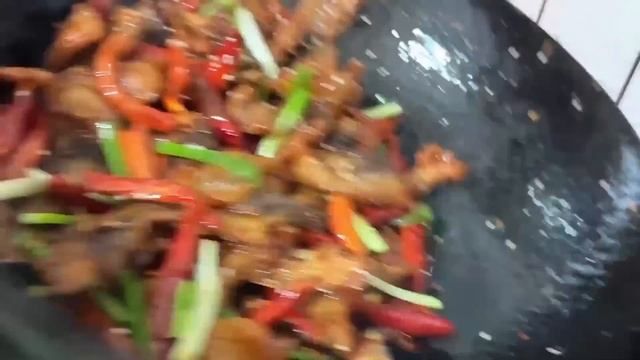 买一条鲤鱼，丹丹做麻辣鱼片，鱼片滑嫩，麻辣鲜香，满满一盆吃得真过瘾【胖手手丹丹】 смотреть онлайн