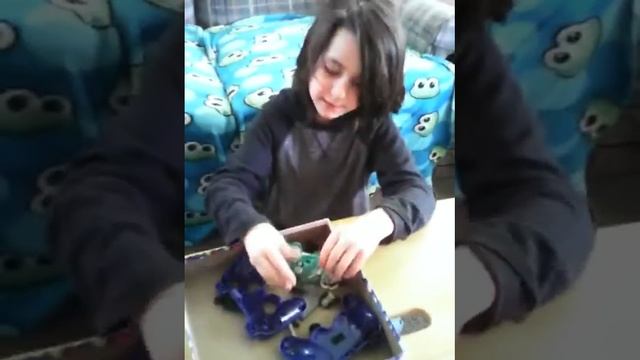 How to disassemble PS3 Controller!!!(7 year old ) смотреть онлайн