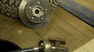 Сузуки Джимни замена сальника переднего моста, снятие ступичного подшипника, спец ключ.