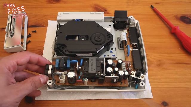 Sega Dreamcast Reboots / Cuts Out / Resets Problem - Quick & Easy Fix смотреть онлайн