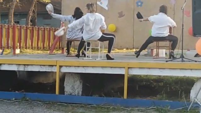 Танец со шляпами. смотреть онлайн