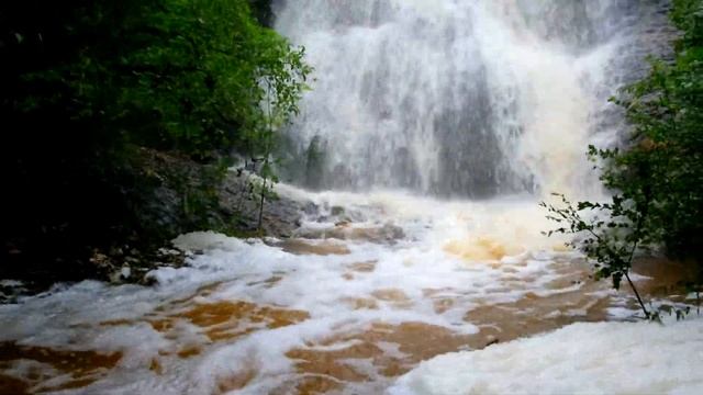 Водопады Байдарской долины в Крыму 18.06.2021 смотреть онлайн