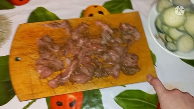 Опять готовим шаурму, а на ужин гречневую лапшу с куриной грудкой и овощами, что с Дашей смотреть онлайн