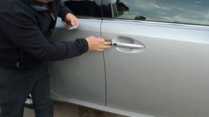 Как открыть авто с бесключевым доступом и запустить двигатель если разрядилась батарейка в брелке