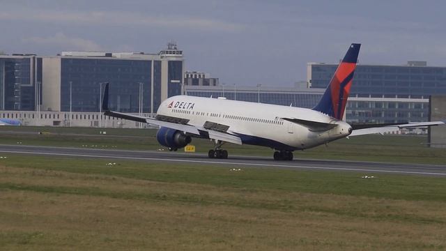 4K PLANE SPOTTING BRUSSELS AIRPORT - BIG PLANES MORNING ARRIVALS 25L  (A330, B777, B767, B787.) EBB