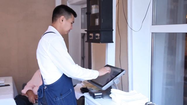 Сергей Ерошенко, владелец и шеф-повар ресторана «Честная кухня», делится опытом использования iiko смотреть онлайн