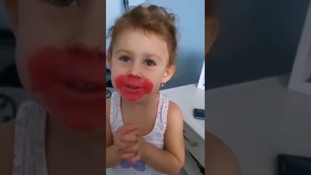 Маленькая красотка😝 смотреть онлайн