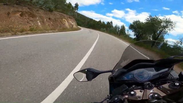 Honda VFR800F -  V4 VTEC Fast Twisty Road Attack ✌