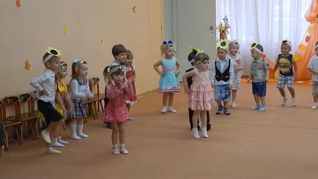 Нам весело! Пляшите вместе с нами . Осенний бал в Д/С "Ягодка" смотреть онлайн