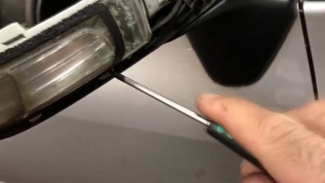 How To Change A Side Repeater Lens On Toyota Auris 2011