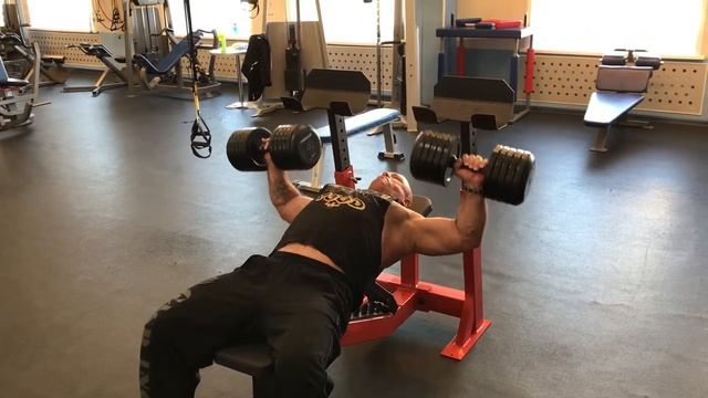 Скамья для работы с гантелями. смотреть онлайн