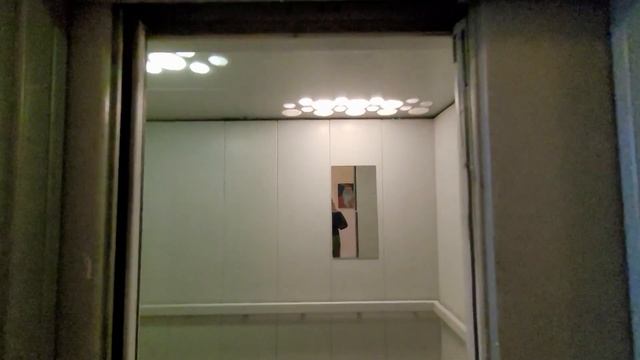 ?Необычный грузопас! Лифты МЛМ 2005 года // Спасская ул., 4 (г. Красногорск) смотреть онлайн