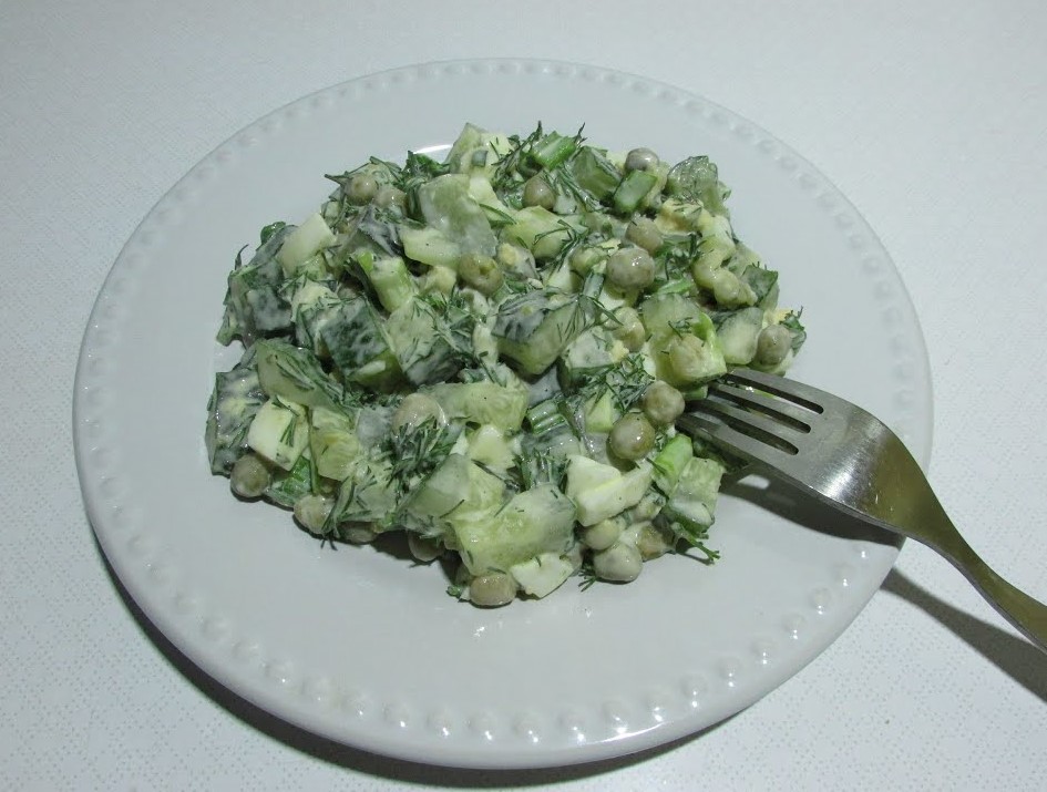 ВКУСНЫЙ И БЫСТРЫЙ САЛАТ, КОТОРЫЙ ГОТОВИТСЯ ЗА СЧИТАННЫЕ МИНУТЫ, А СЬЕДАЕТСЯ ЕЩЁ БЫСТРЕЕ! смотреть онлайн