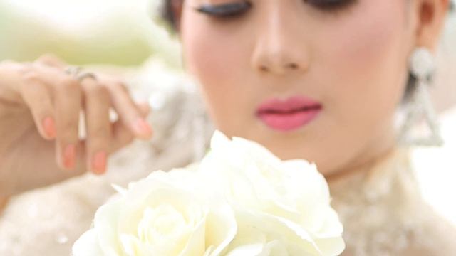 CANON EOS M6 MKII WITH CANON 135MM F2 L VIDEO SAMPLE IN 4K HANDHELD смотреть онлайн