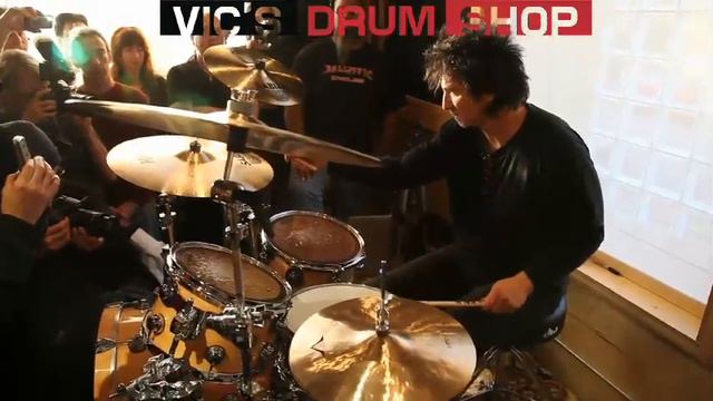 Terry Bozzio at Vics Drum Shop Terry Bozzio.mov смотреть онлайн