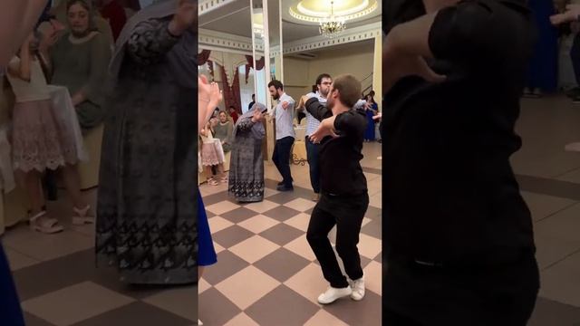 Лезгинка ??? Вот как надо танцевать лезгинку! Свадьба 2022 смотреть онлайн