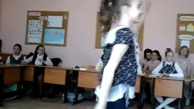 Танец девочек под песню Время и Стекло Навернопотомучто смотреть онлайн