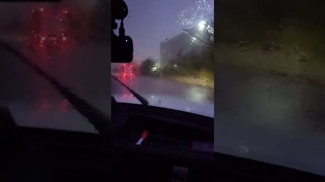 Гроза. Гром, молнии, ливень и лужи с фонтанами. смотреть онлайн