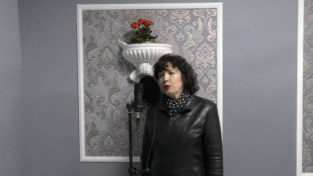 На фотографии в газете муз. Анны Герман, слова Риммы Казаковой смотреть онлайн