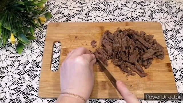 Простое Меню Выходного Дня Из Трех Блюд/Бризоль Из Фарша/Салат с Фасолью и Мясом/Тушеная Капуста смотреть онлайн