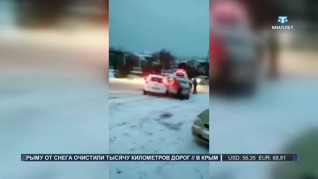 В Алуште из-за снега и гололеда столкнулись сразу несколько машин смотреть онлайн