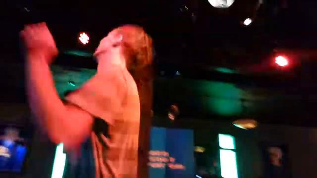 Branton - "Another One Bites the Dust" (karaoke in the style of Queen) смотреть онлайн