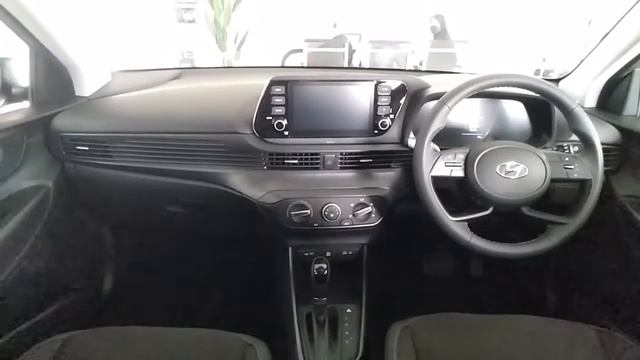 Hyundai i20 (Bi3) 1.4 MPi 6AT GL Standard Sunburn Sway walkaround exterior and interior (Brunei) смотреть онлайн