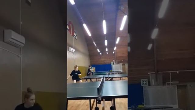 НАСТОЛЬНЫЙ ТЕННИС Что это такое? Играют в него на столе - это ясно. А что означает слово «теннис»? смотреть онлайн