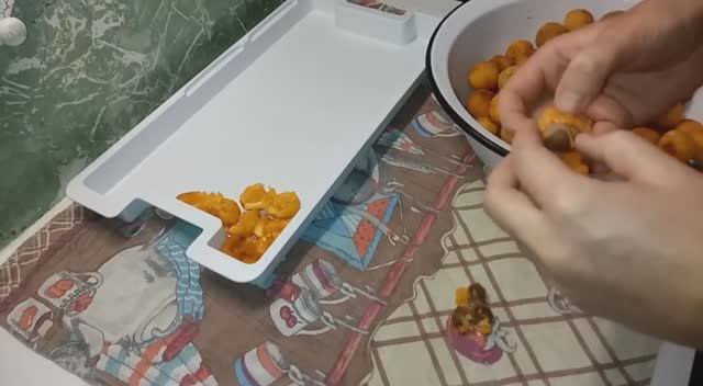 ЗАМОРАЖИВАЮ Абрикосы для приготовления Вкуснейшего компота зимой. (720p).mp4