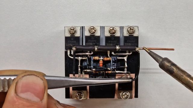 DIY 500W Inverter Circuit 18V to 220V using IRF3205 MosFet and C4106 NPN Transistors