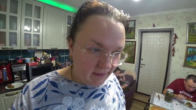 Маникюр. Морс из черной смородины. Микела храпит. Ножки, лытки и хвостик на холодец. смотреть онлайн