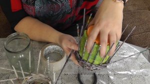 Карандашница из газетных трубочек