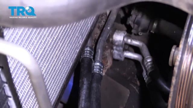 How to Replace Lower Radiator Hose 1994-2004 Chevy S-10 смотреть онлайн